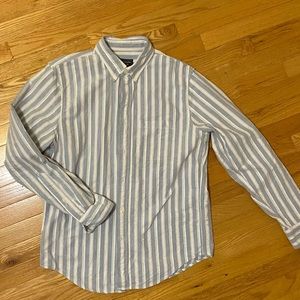 Abercrombie men’s button down shirt, size M.